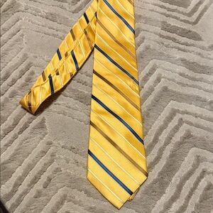Roundtree & Yorke Yellow Tie with Blue and White Stripes